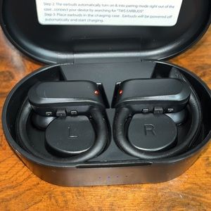 Wireless Bluetooth earphone’s